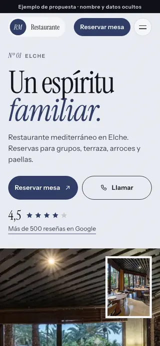 Captura de la web de restaurante en Elche, en el móvil. Nombre y datos ocultos.